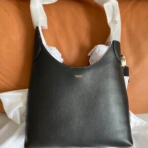 Coach Shoulder Bag 28 Maple in black